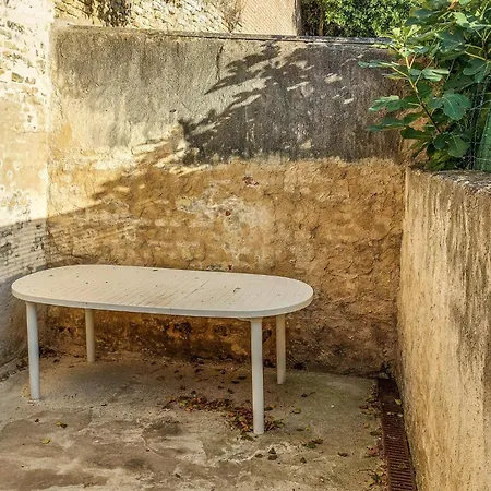 2 Bedroom Pet Friendly In *